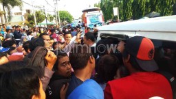 Ratusan Warga Ponorogo Berdesakan Tukar Uang Baru untuk Lebaran