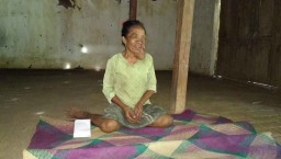 Sukeri Penderita Tumor Mata Puluhan Tahun ini Terbelenggu Kemiskinan