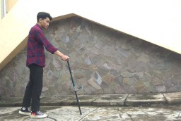 Mahasiswa ini Telorkan Tongkat 'Ajaib' untuk Tuna Netra