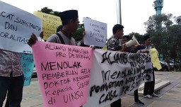 Mahasiswa UINSA Tolak Pemberian Gelar Honoris Causa ke Soekarwo