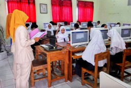 Server Ngadat, UNBK SMP di Blitar Molor 45 Menit