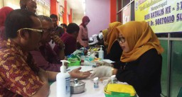 Tunjang Kinerja Dosen dan Karyawan, Unitomo Gelar Cek Kesehatan Gratis