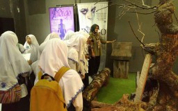 Siswa SMP Sidoarjo ini Belajar Kematian di Museum Etnografi Unair