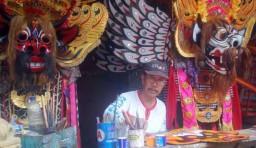 Kisah Pensiunan ASN di Banyuwangi Sukses Membuat Barong Osing