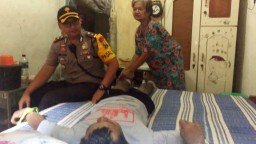 Pemuda di Surabaya ini Dipasung Ibunya Setelah Kerap Mengamuk