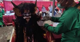 Pakai Baju Jaranan Buto, Penggiat Seni Harap Diperbolehkan Pentas di Banyuwangi