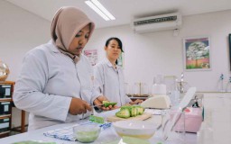 Mahasiswa UWM Surabaya Kreasikan Buah Pare Jadi Obat Diabetes