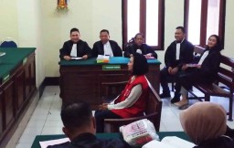 Cantiknya Vanessa Angel dengan Gaya Rambut Baru saat Sidang Lanjutan