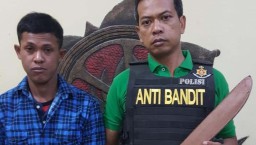 Hunus Pedang, Pemuda ini Tantang Temannya Berkelahi