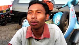 Kirim 1 Kardus Mie ke Palu Naik Vespa, Ini Bekal Pemuda asal Lamongan