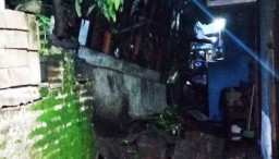 Plengsengan Jalur Kereta Api di Surabaya Ambrol Nyaris Timpa Rumah