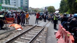 Wanita Tanpa Identitas Tewas Tertabrak Kereta Api di Surabaya