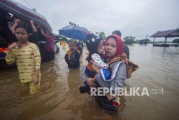 Risma Pastikan Kemensos Telah Respons Cepat Tangani Bencana