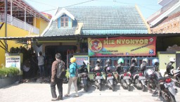 Salut! Warung Mie di Banyuwangi Bayar Pajak Rp 1 Juta Setiap Hari