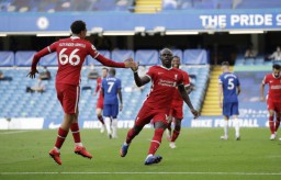 Liverpool Taklukan Chelsea 2-0