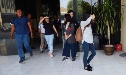 Imigrasi Surabaya Periksa 10 WNA yang Diamankan Polisi