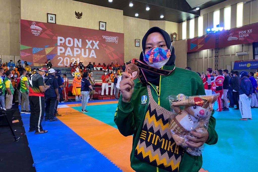 Mahasiswi Psikologi Untag Surabaya, Aulia Nurdini sabet medali di PON XX Papua