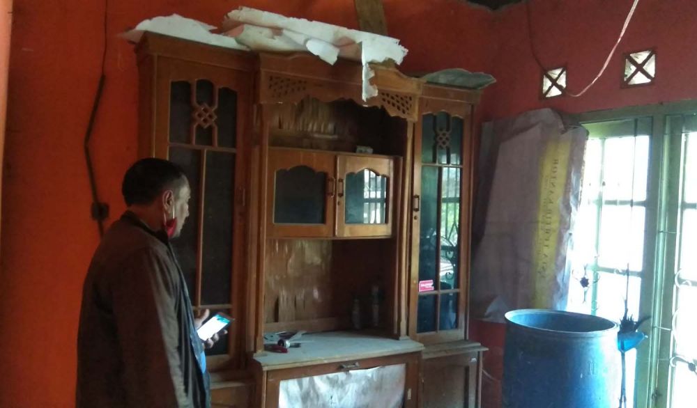 Kondisi rumah di Mojokerto yang tertera pada KTP yang ditemukan di markas ISIS Yaman (Foto: Achmad Supriyadi/jatimnow.com)