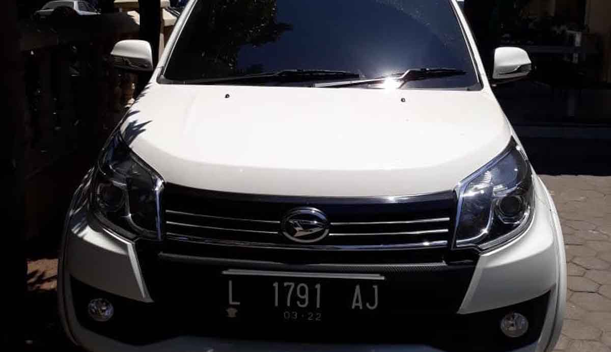Mobil Terios yang dilarikan para pelaku.